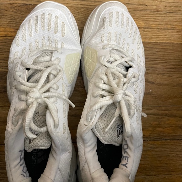 Size 8.5 Adidas Tennis Shoes - Picture 2 of 8